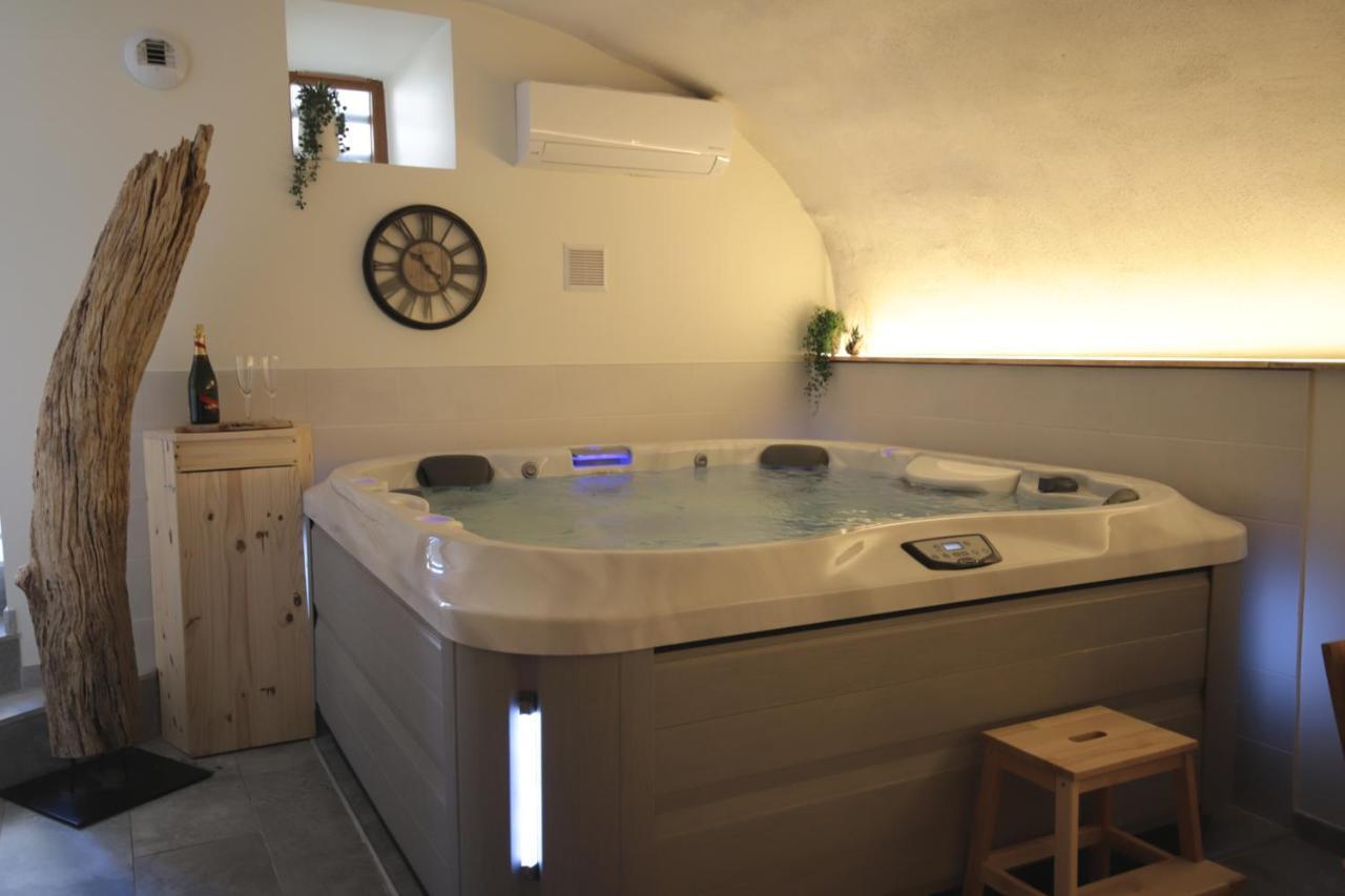Gite De Charme Haut De Gamme Avec Jacuzzi Et Sauna Privatifs Donzère Exterior foto