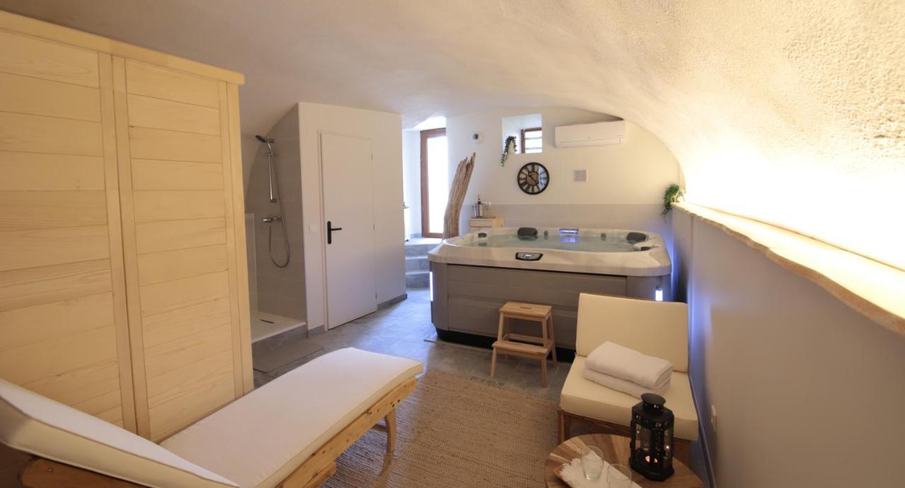 Gite De Charme Haut De Gamme Avec Jacuzzi Et Sauna Privatifs Donzère Exterior foto